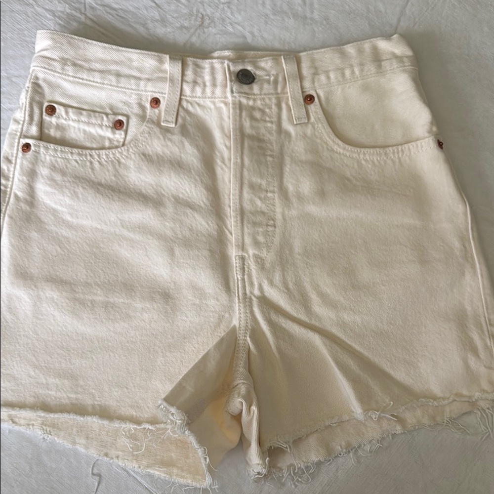 Levi’s Women's Cream Denim Shorts size 28